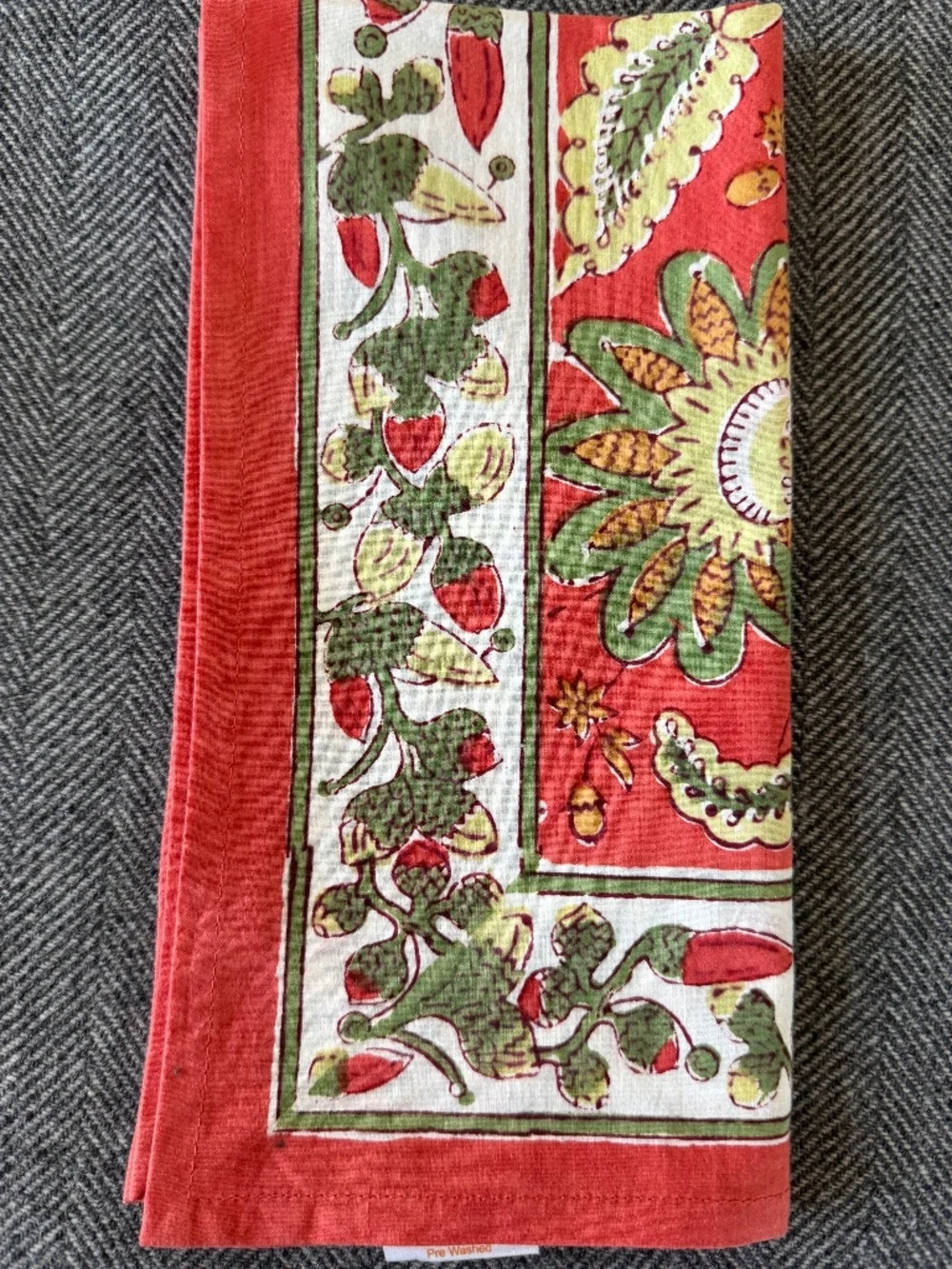 NWOT, DARLING HAND BLOCKED/PRINTED FALL FLORAL NAPKIN
